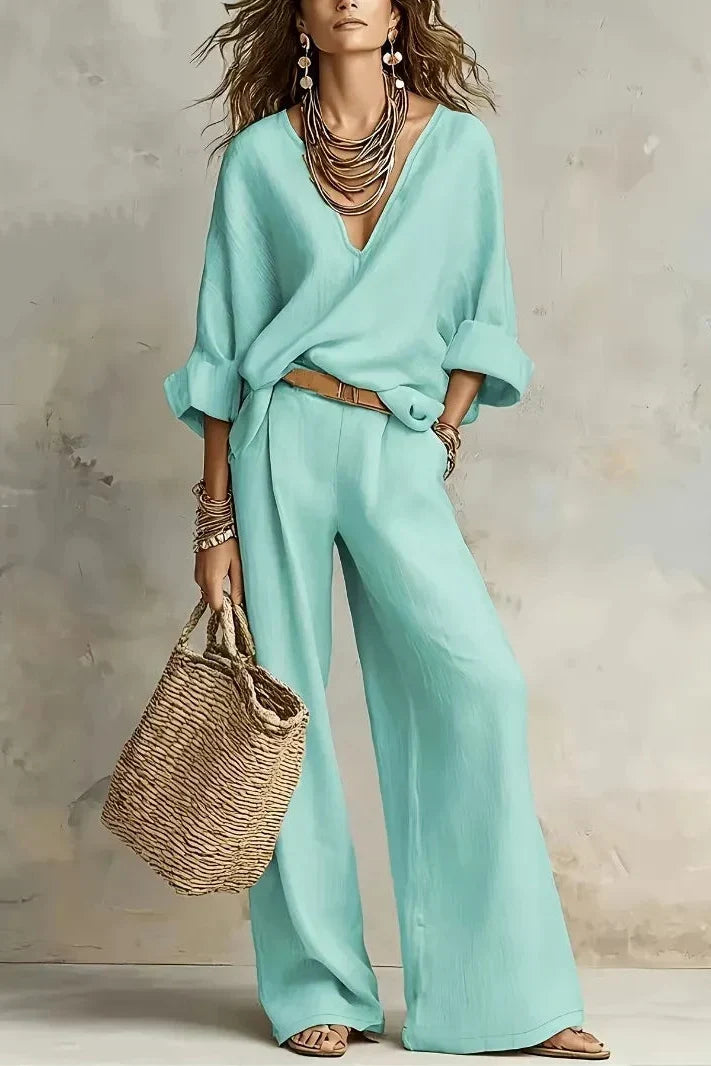 Conjunto fluido con blusa de escote en V y pantalón ancho 5