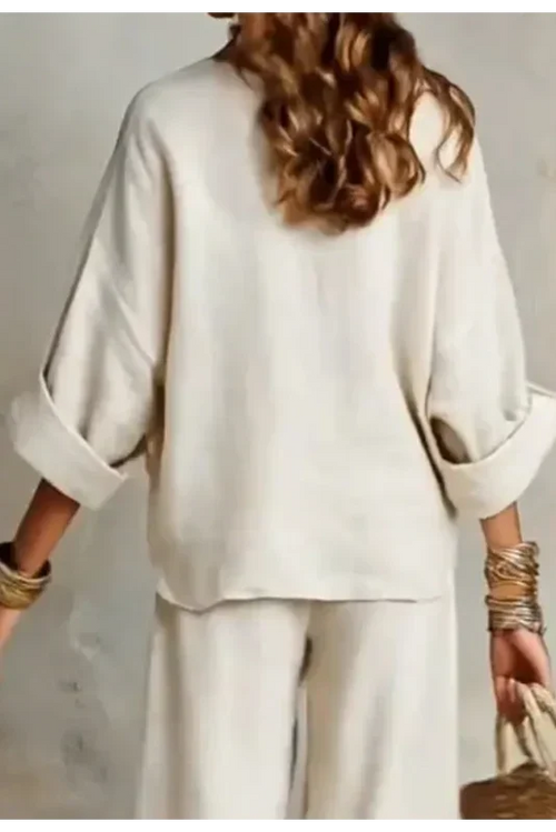 Conjunto fluido con blusa de escote en V y pantalón ancho 8
