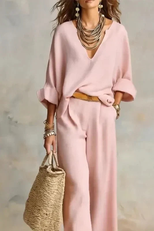 Conjunto fluido con blusa de escote en V y pantalón ancho 9