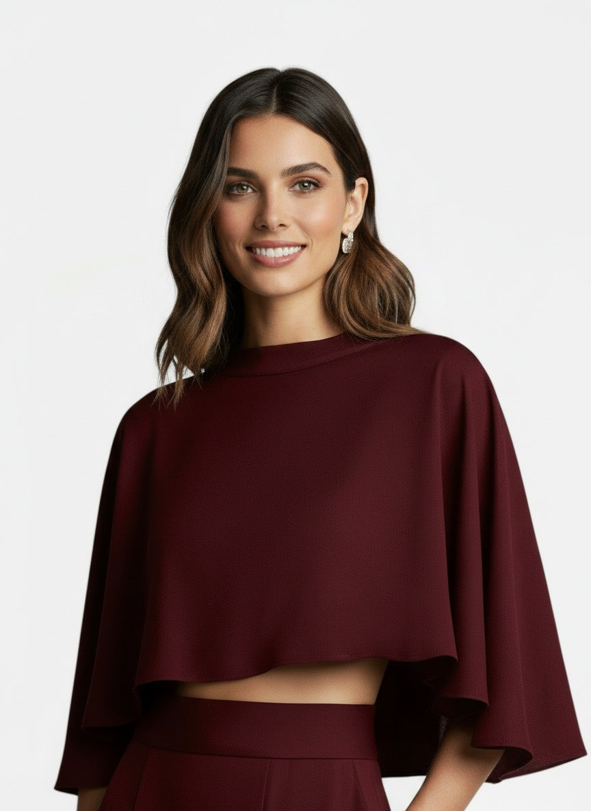 Close-up of the model wearing Conjunto Mujer Minimalista Elegante
