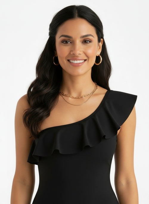 Close-up of the model wearing Bañador Mujer Un Hombro Volante