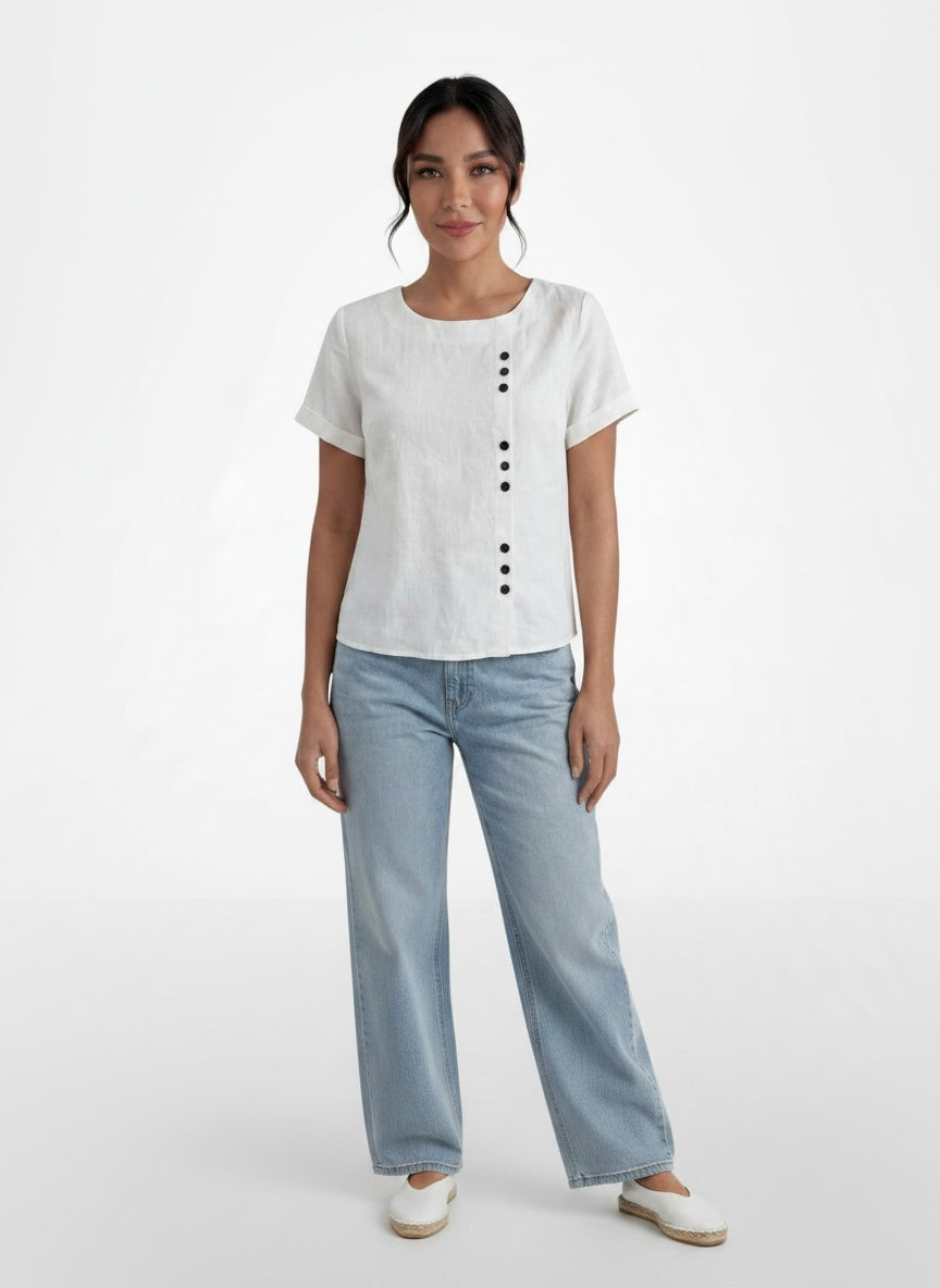 Full body view of the model wearing Camiseta Mujer Algodón Manga Corta