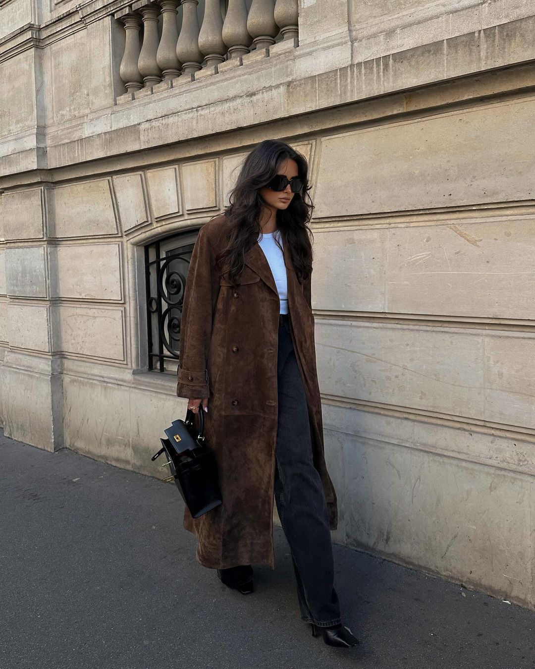 Trench largo de ante para mujer con doble botonadura 3