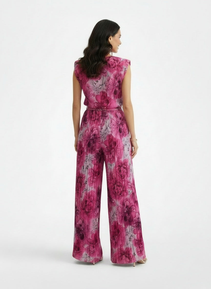 Back pose of the model wearing Conjunto Mujer sin Mangas con Pantalón Wide Leg