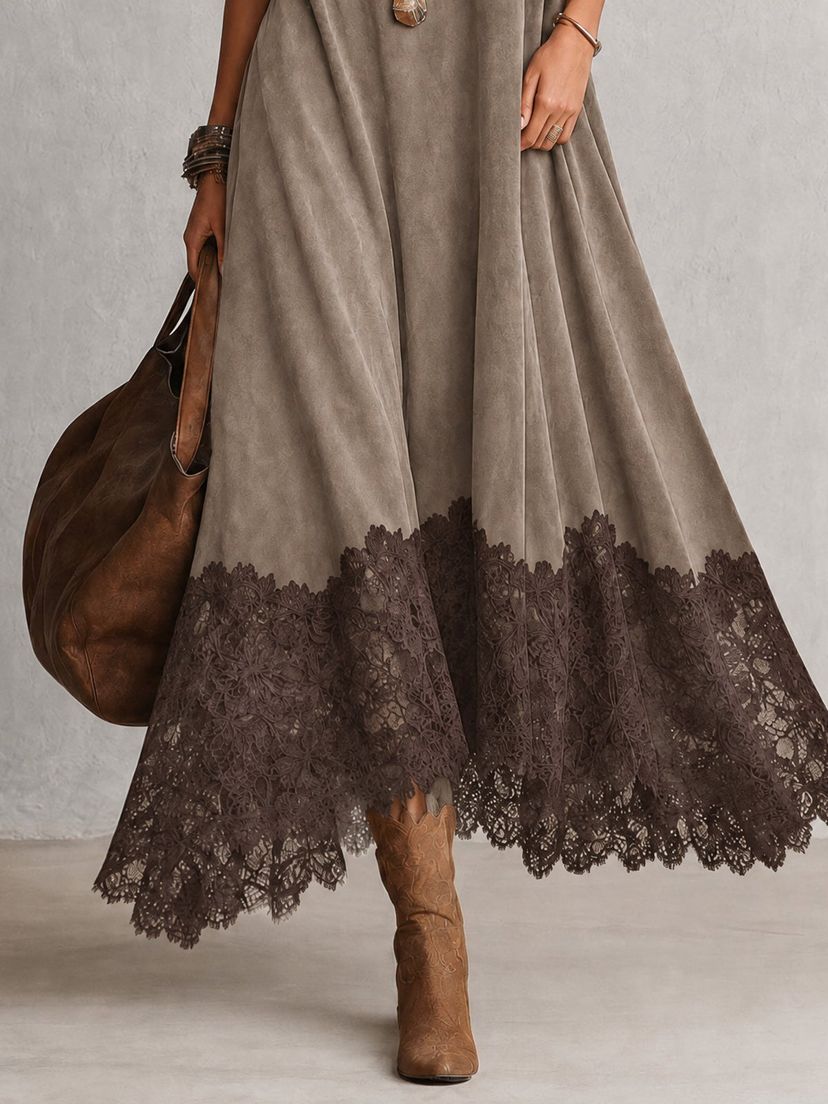 Vestido largo con cuello alto y bajo de encaje floral 14