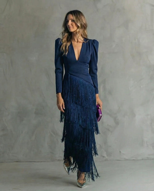 Vestido largo de flecos con escote en V y manga larga 2