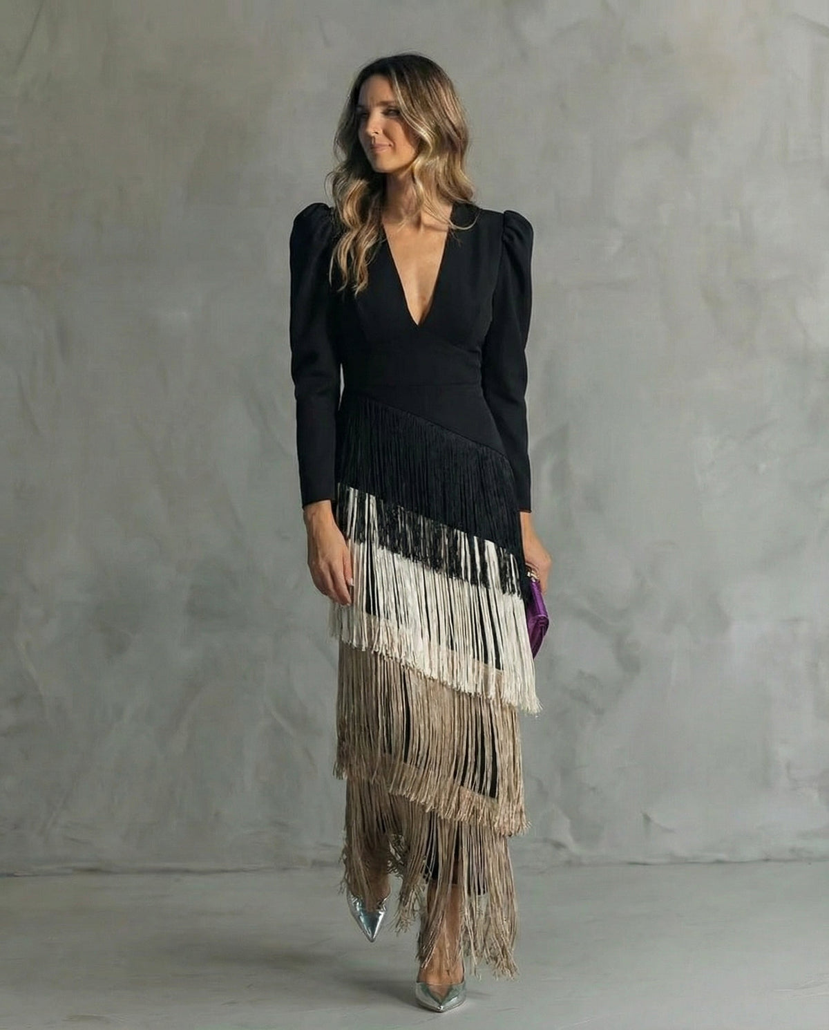 Vestido largo de flecos con escote en V y manga larga 4