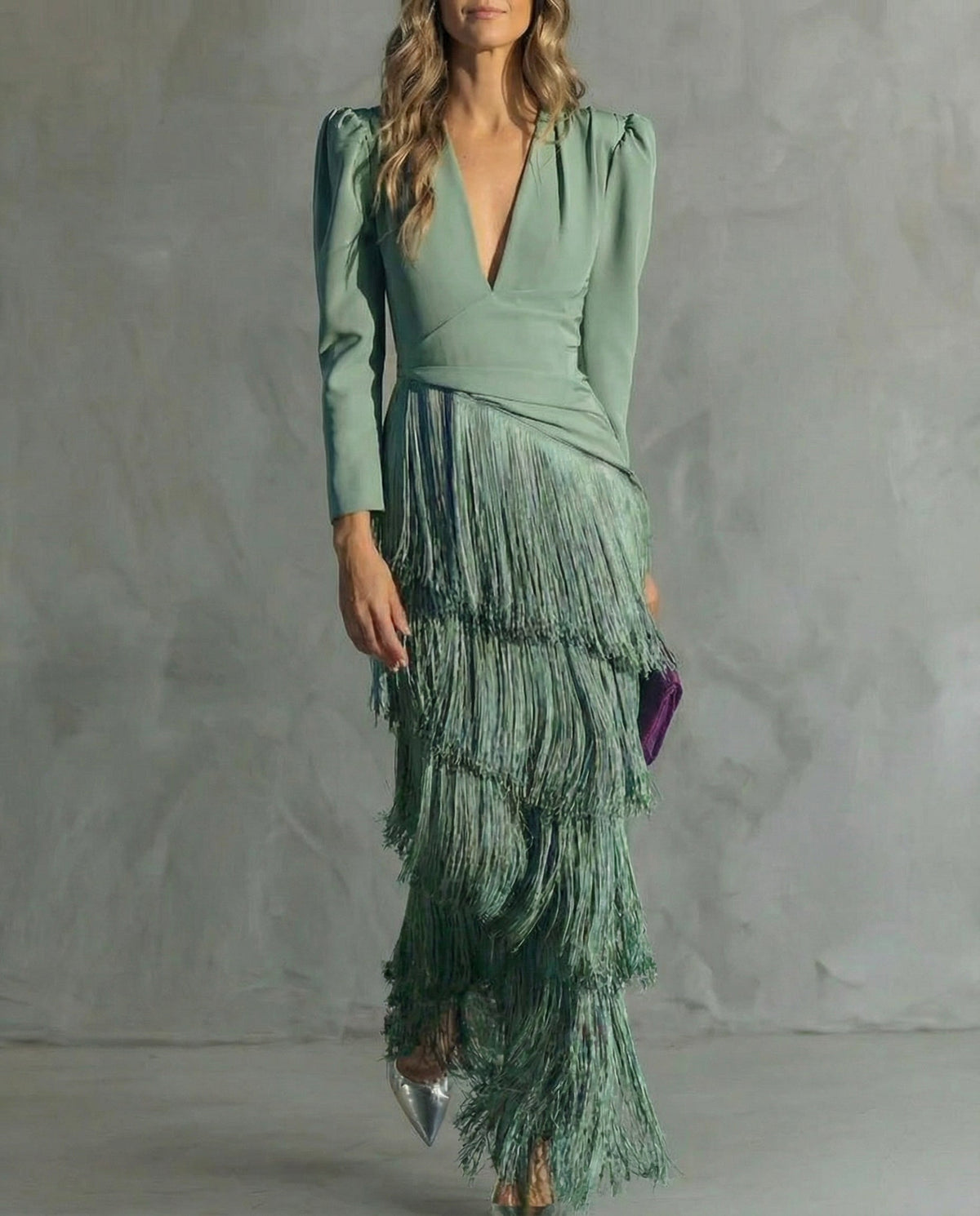 Vestido largo de flecos con escote en V y manga larga 5