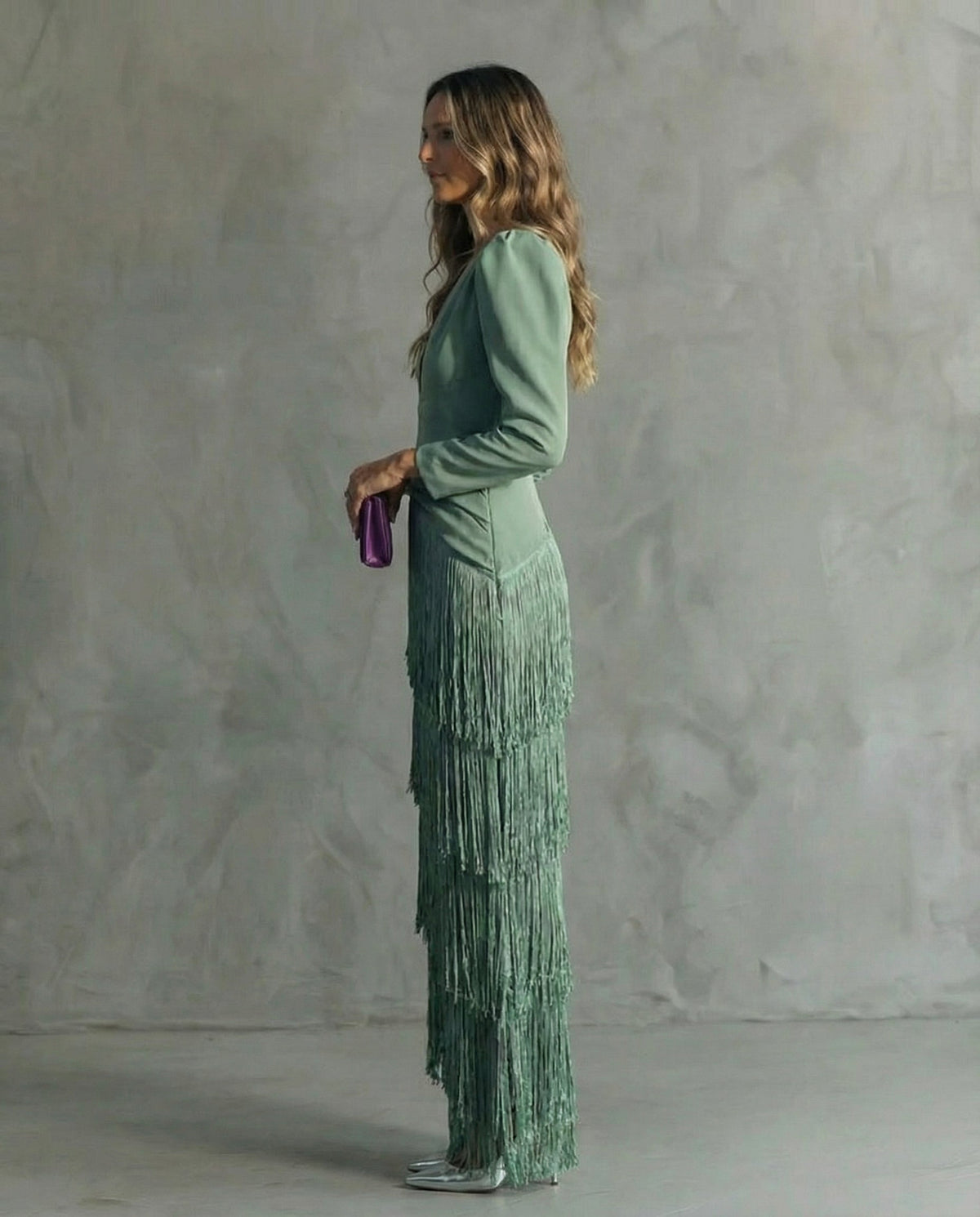 Vestido largo de flecos con escote en V y manga larga 6