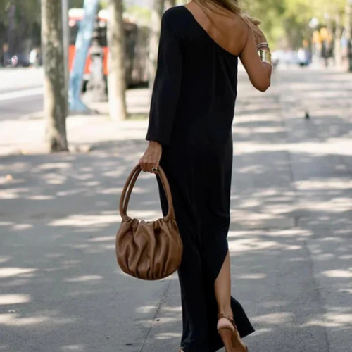 Vestido largo de un solo hombro asimétrico y fluido 4