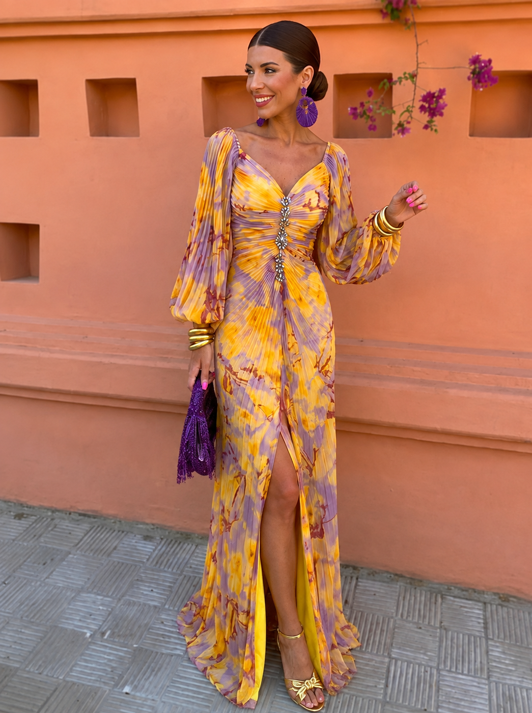 Vestido largo floral con hombros descubiertos y abertura frontal 4