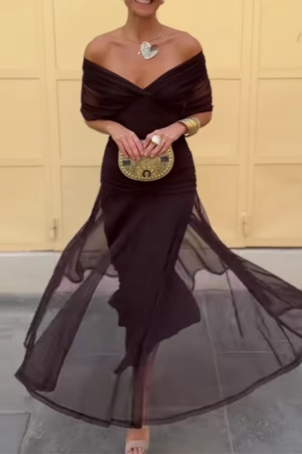 Vestido maxi plisado de fiesta con escote en V 4