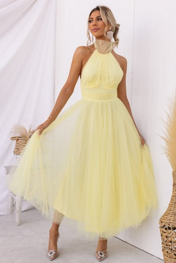 Vestido midi de fiesta con cuello halter y falda de tul 8