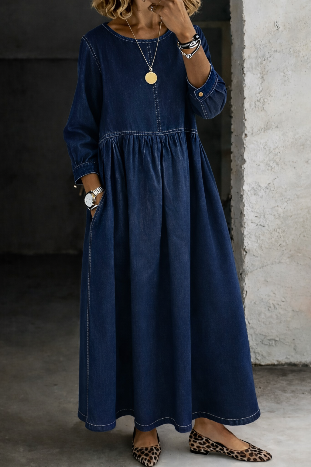 Vestido vaquero largo de manga larga con escote redondo 4