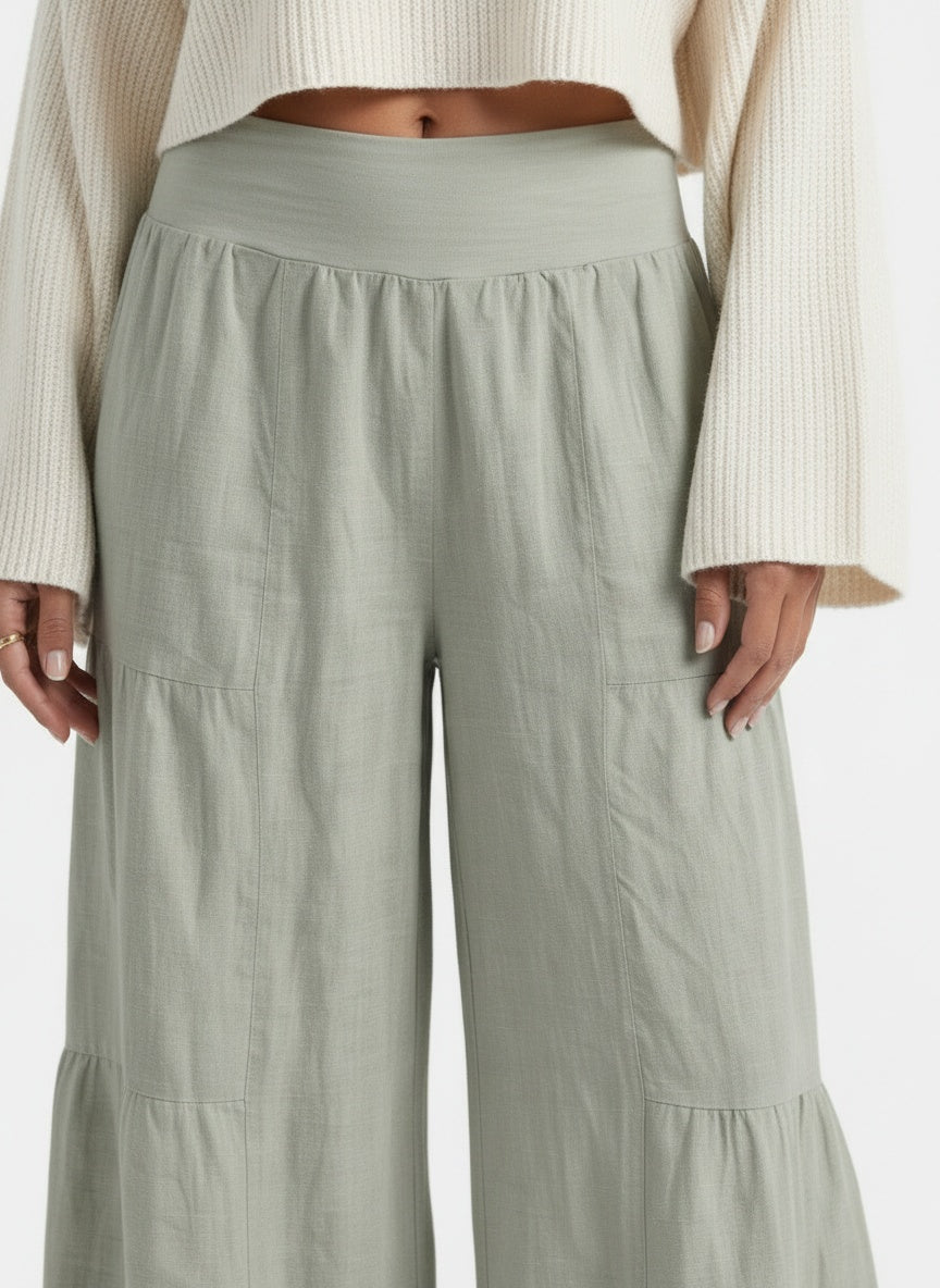Close-up of the model's lower body wearing Pantalón Lino Mujer Ancho